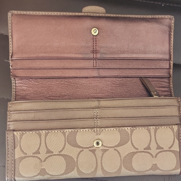 Coach Tan and Gold Women's Wallet Slightly Used - Picture 2 of 5